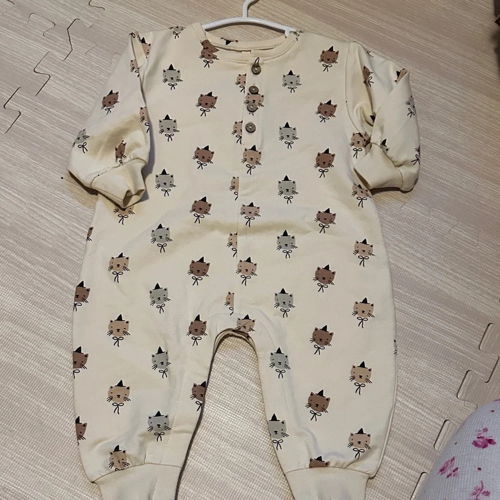 Quincy Mae Cream Cat Print Kids Footie